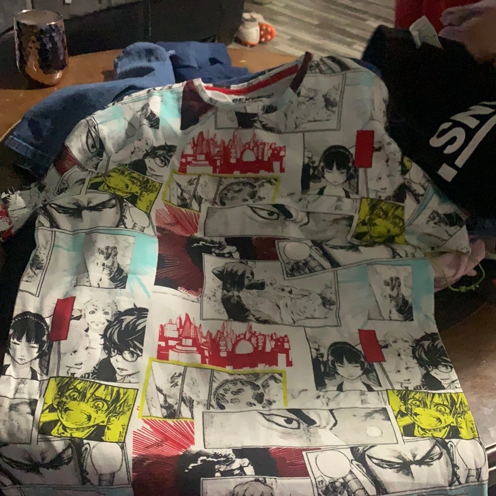 Anime shirt men’s small
